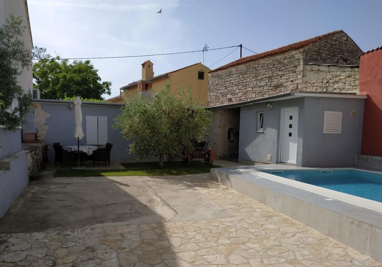 Holiday Home Peruški Екстериор снимка