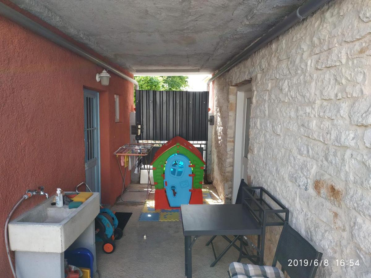 Holiday Home Peruški Екстериор снимка