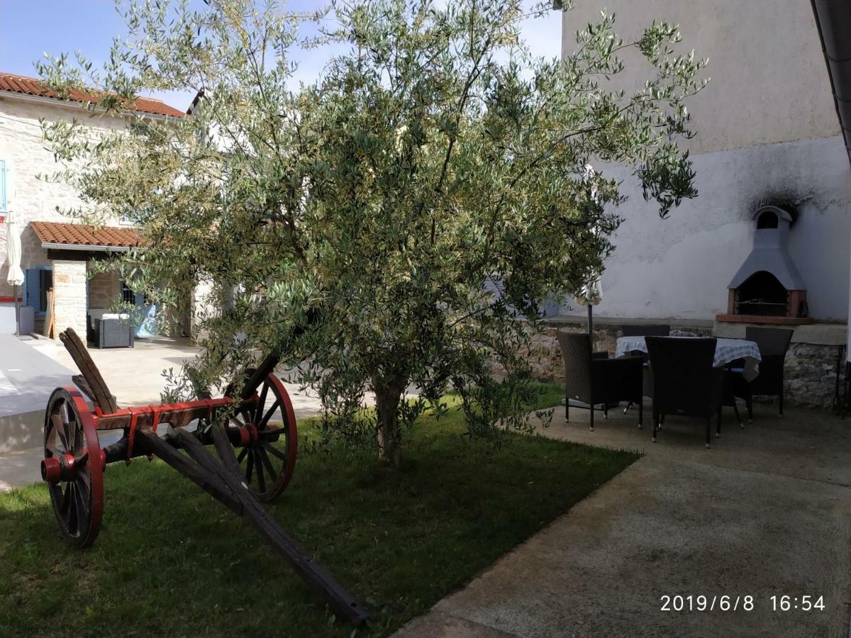 Holiday Home Peruški Екстериор снимка